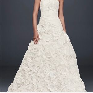 Rosette skirt wedding dress (Ivory)